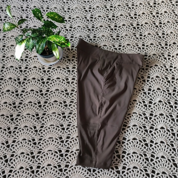 REI Drawstring Capris - Size Small - Picture 2 of 4